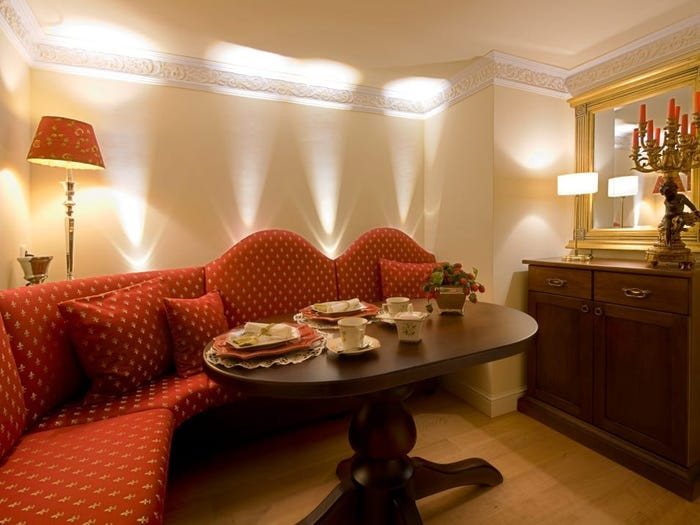 Không gian ăn sáng sang chảnh và lãng mạn.