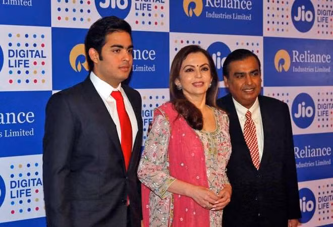Chia sẻ trên tờ Tribune India, ái nữ nhà Ambani - Isha kể lại rằng, thời điểm cô và hai anh em trai vẫn còn là những học sinh trung học, bà Nita chưa từng cho phép các con bỏ đến lớp để đi nghỉ mát hay chơi bời. Ảnh: Getty Image