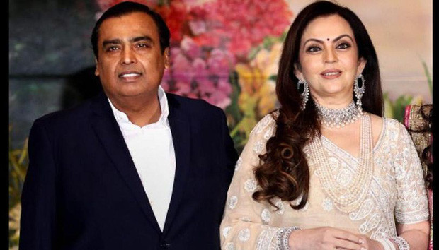 Khi cậu con trai Anant phải giảm cân, bà Nita là người hỗ trợ đắc lực nhất. Bà luôn đảm bảo con trai đi đúng hướng, tự thân tìm hiểu để áp dụng chế độ ăn kiêng và tập thể dục phù hợp cho con. Ảnh: Getty Image