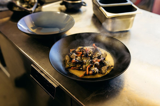 Hà ngỗng có vị ngọt và thơm ngon khó cưỡng. Nhiều thực khách từng thưởng thức miêu tả hà ngỗng đặc sắc hơn cả tôm hùm hay cua hoàng đế. Ảnh: Montecristo Magazine.