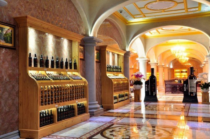 Cùng với đó là không gian ánh sáng mơ màng, huyễn hoặc. Ảnh: Tieudung