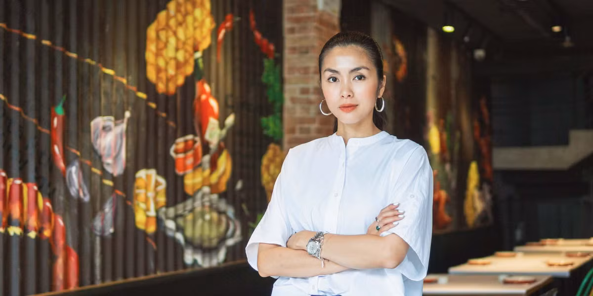 Từ khi kết hôn với ông xã Louis Nguyễn, Tăng Thanh Hà rút lui khỏi showbiz, tập trung kinh doanh. Cô điều hành một nhà hàng nổi tiếng về hải sản tọa lạc ở trung tâm TP HCM. Ảnh: Vietcetera