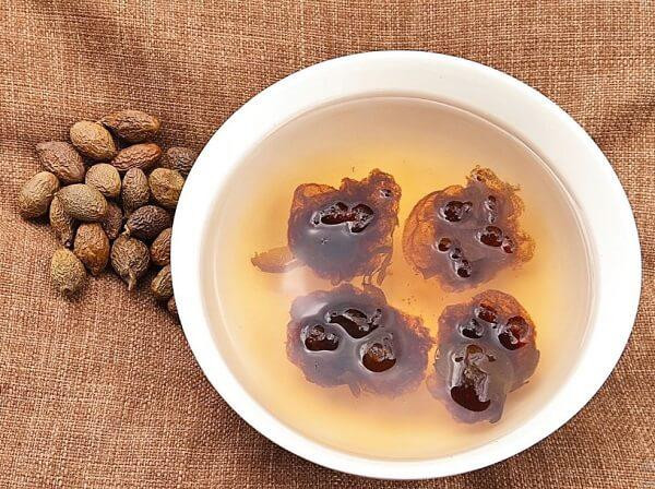 Tuy nhiên, người bị viêm đại tràng, lạnh bụng, tiêu chảy; phụ nữ mang thai, cho con bú và tùy cơ địa mỗi người không nên sử dụng hạt đười ươi. Khách hàng cũng nên tìm hiểu kĩ trước khi sử dụng. Ảnh: Internet