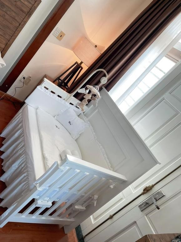 Dù không chia sẻ cụ thể về giá cả song nhiều người đoán nữ ca sĩ phải chi số tiền không hề nhỏ.