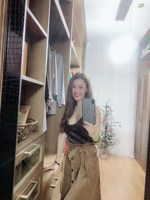 Trong nhà còn có một khu để đồ riêng cho nữ ca sĩ. Ảnh: FBNV.