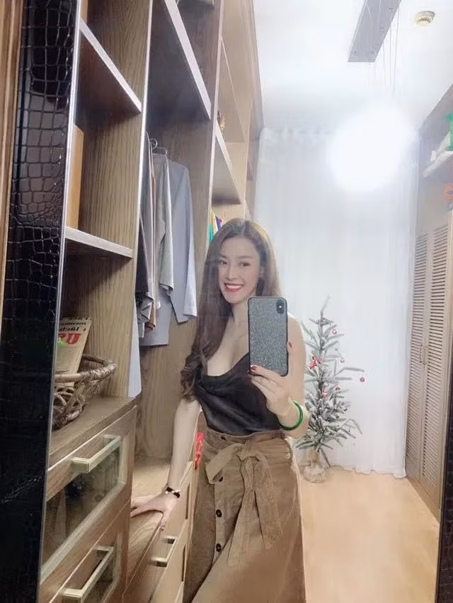 Trong nhà còn có một khu để đồ riêng cho nữ ca sĩ. Ảnh: FBNV.