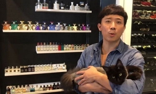 Trấn Thành có nhiều chai Kilian màu đen với thiết kế sang trọng đặc trưng. Kilian là thương hiệu nước hoa xa xỉ ở Paris. Những chai này có mức giá trung bình từ 5,5 tới 8 triệu đồng. Ảnh: chụp màn hình