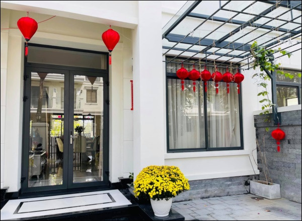 Ánh sáng ngập tràn trong biệt thự của Vân Hugo