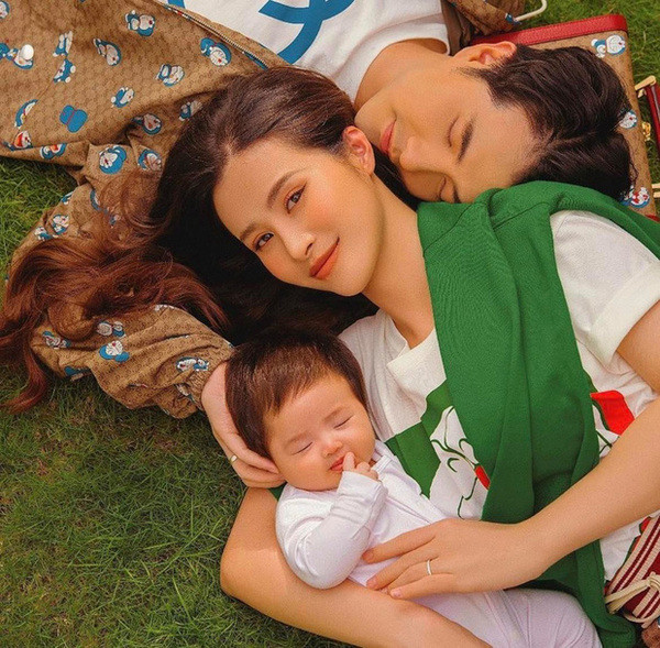 Trước khi cô sinh con gái, hai vợ chồng đã tậu thêm căn hộ với giá trị ước tính lên đến 20 tỷ đồng làm quà chào đón công chúa nhỏ.