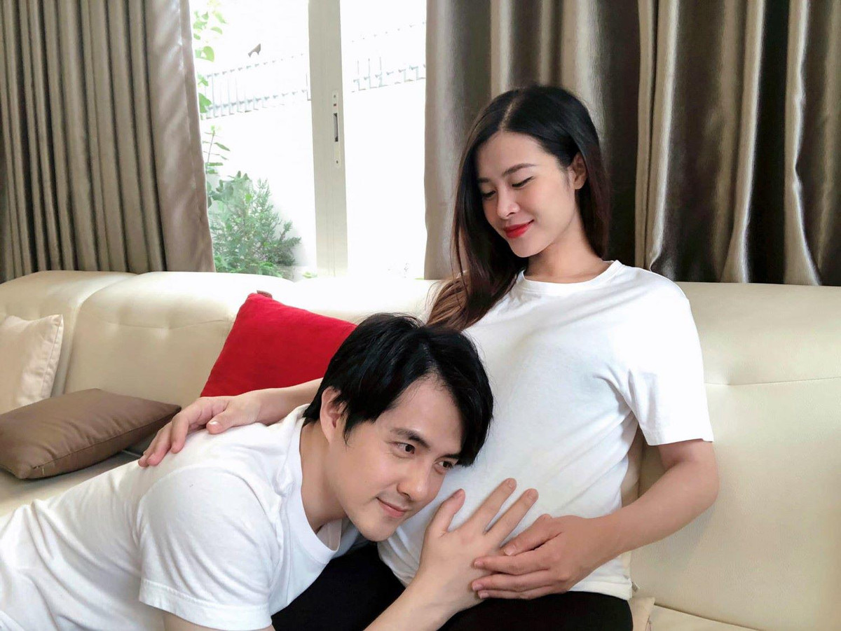 Ca sĩ Đông Nhi cũng là cái tên khiến nhiều người ngưỡng mộ khi sở hữu khối tài sản kếch xù ở tuổi ngoài 30. Trước khi về chung một nhà với Ông Cao Thắng, Đông Nhi đã thuộc top những ca sĩ có cát-xê khủng.