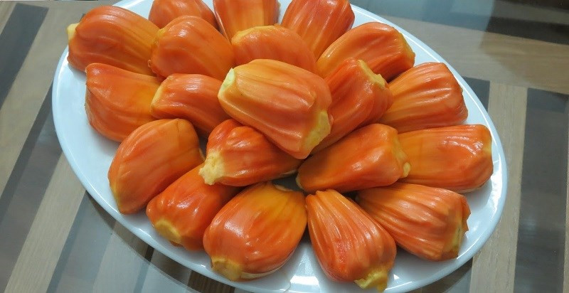 Mít đỏ vị ngọt đậm và có hương thơm đặc trưng, được ví như mùi của hương vani. Ảnh: Dienmayxanh