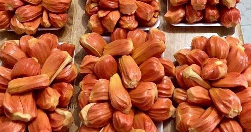 Phần lớn mít về chỉ đủ trả hàng cho khách đặt trước, hiếm có đợt mít về nhiều mới có bán sẵn tại cửa hàng. Ảnh: Dienmayxanh