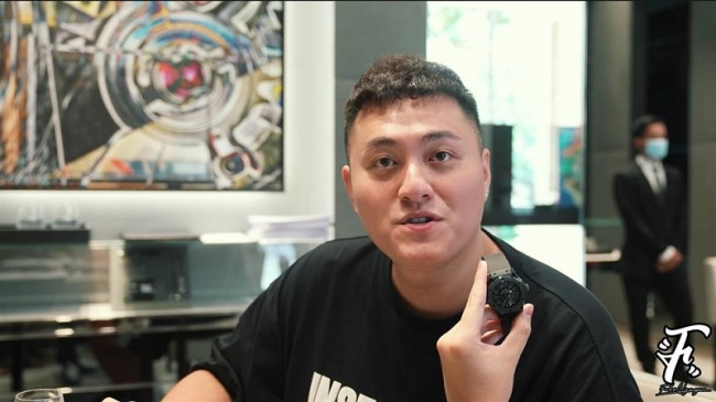 Fabo Nguyễn - thiếu gia nhà 'ông trùm' điện tử khoe thường xuyên đăng tải clip mua sắm hàng hiệu.