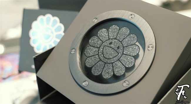 Thiếu gia nhà ông trùm điện tử Việt Nam Fabo Nguyễn khoe đồng hồ nạm kim cương đen giá hơn nửa tỷ. Nguồn ảnh: FBNV, Instagram.