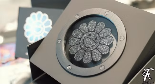 Thiếu gia nhà ông trùm điện tử Việt Nam Fabo Nguyễn khoe đồng hồ nạm kim cương đen giá hơn nửa tỷ. Nguồn ảnh: FBNV, Instagram.