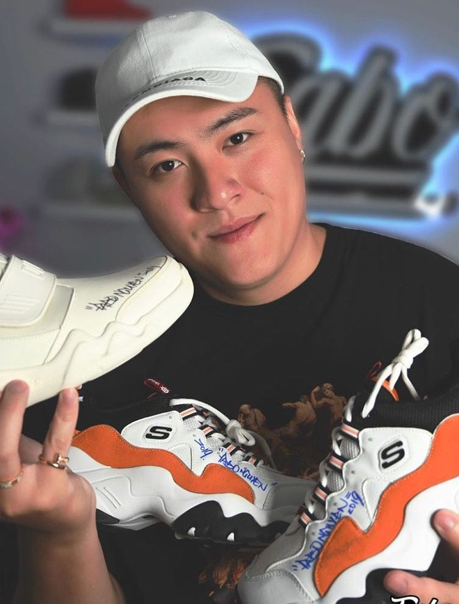 Fabo Nguyễn là một trong những "tay chơi" sneaker nổi tiếng, từng nhiều lần bỏ ra vài trăm triệu đến hàng tỷ đồng để sở hữu những đôi giày đời mới nhất của các thương hiệu nổi tiếng thế giới.