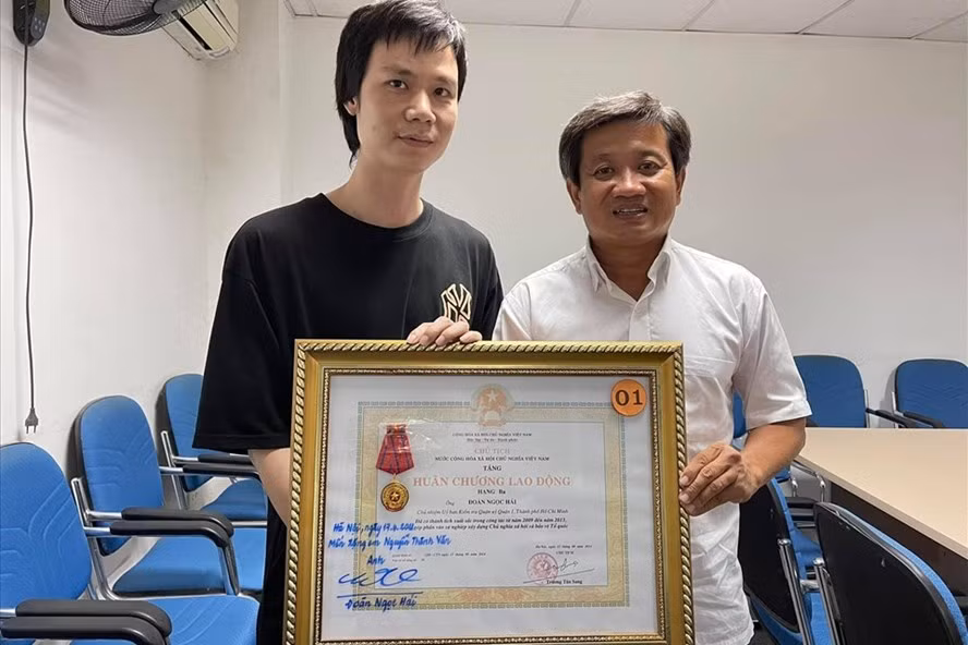 Ong Doan Ngoc Hai tang lai Huan chuong Lao dong: Khong vi pham dieu cam