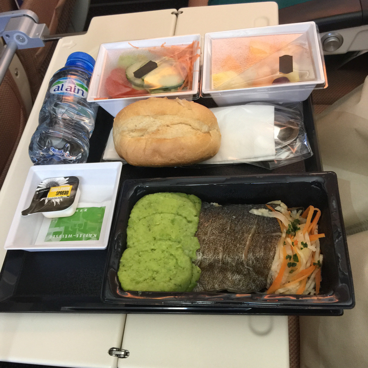 Các món ăn của khách đều do các đầu bếp theo tiêu chuẩn Michenlin chế biến.