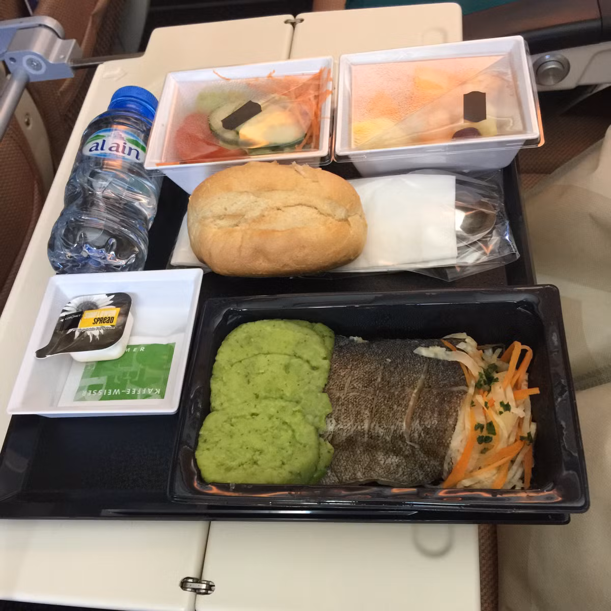 Các món ăn của khách đều do các đầu bếp theo tiêu chuẩn Michenlin chế biến.