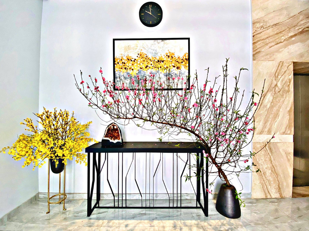 Không phải loại có dáng thế độc đáo song những cành đào dáng huyền đơn giản lại được nhiều người tiêu dùng lùng mua trong dịp Tết Tân Sửu 2021. Ảnh: Facebook.