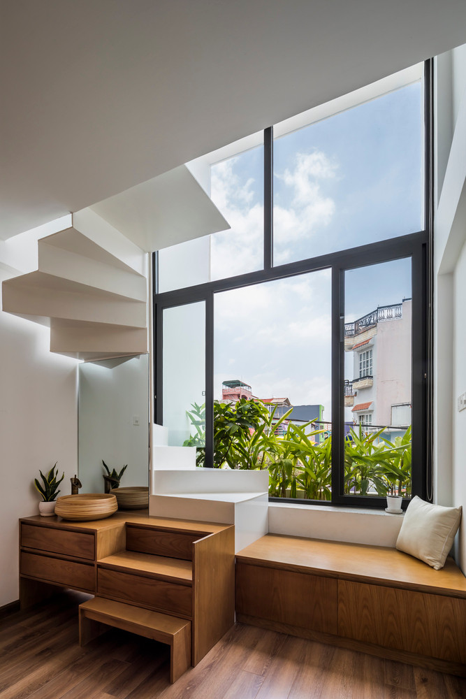 Trong căn nhà này, kiến trúc sư muốn khơi gợi trải nghiệm sống đích thực cho một gia đình trẻ sống trong nhà phố đô thị điển hình của Việt Nam.