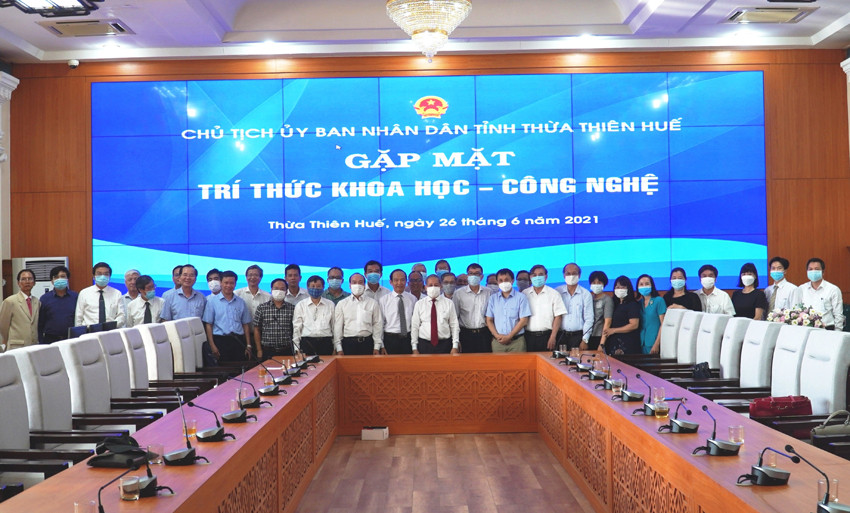 Thua Thien Hue: Chu tich tinh gap mat cac tri thuc khoa hoc - cong nghe