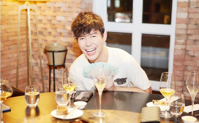 Riêng chi phí trang trí sự kiện này đã lên tới 2 tỷ đồng. Nathan Lee còn hào phóng tặng mỗi khách mời của mình 100 triệu đồng để làm đẹp. Ảnh: FBNV