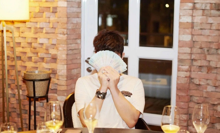 Được biết, bữa tiệc này có sự tham gia của hơn 30 nghệ sĩ đều là những người giàu có trong giới showbiz Việt như: Mỹ Lệ, Hồ Quỳnh Hương, Vũ Thu Phương, Phương Mai...Ảnh: FBNV