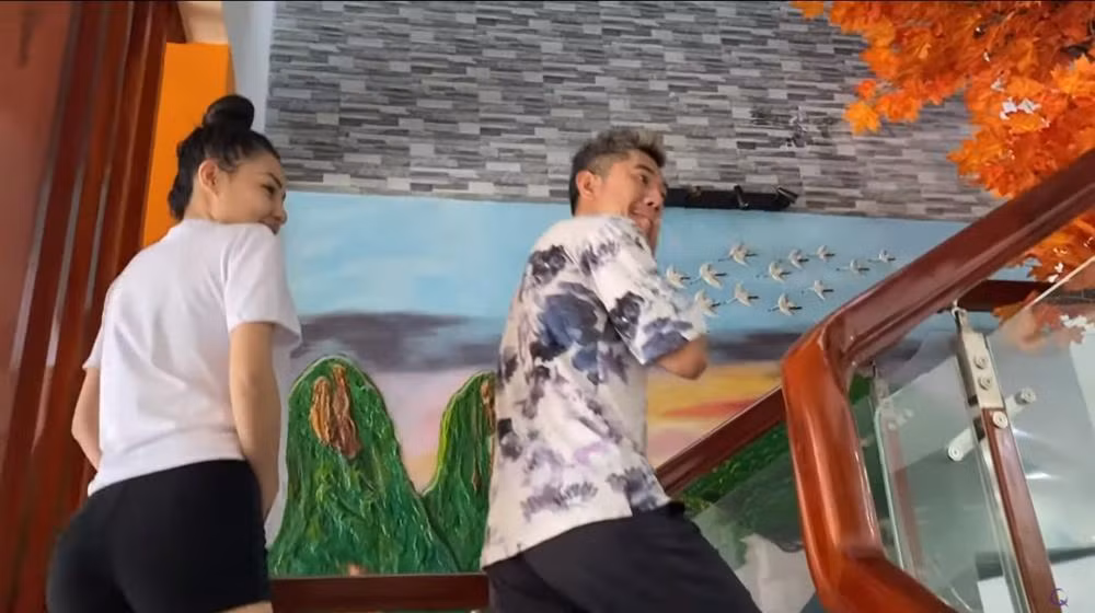 Ben trong can nha 8 tang cua gia dinh Ngan 98