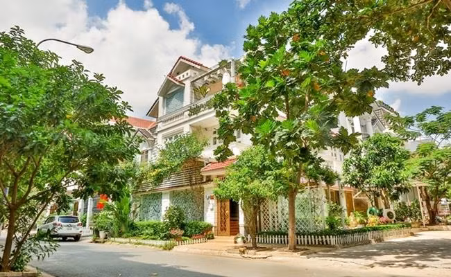 Trong khi đó, ca sĩ Vy Oanh có cuộc sống viên mãn với 2 đứa con cùng chồng doanh nhân trong căn biệt thự rộng 1.400m2 ở quận 2 (TP HCM). Ảnh: Dân Việt