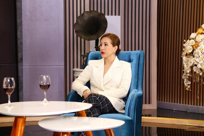 Thu Hoài đoạt giải Hoa hậu Phu nhân người Việt Toàn cầu năm 2012 tại Mỹ. Hoa hậu Thu Hoài vừa tham gia lĩnh vực giải trí vừa kinh doanh về sắc đẹp nên sở hữu khôi tài sản không nhỏ. Ảnh: JET