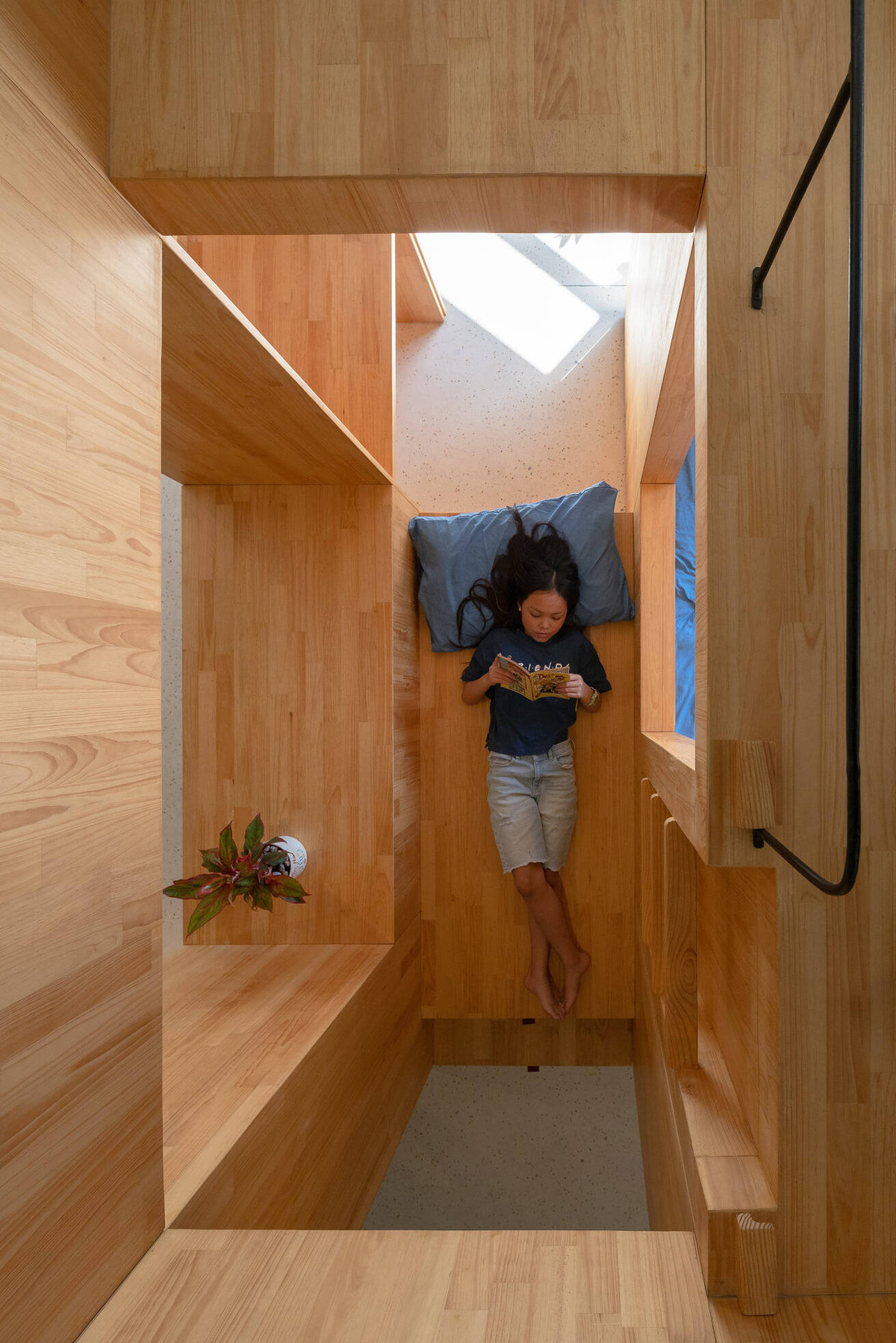 Chiếc hộp thiết kế thân thiện với trẻ nhỏ, đảm bảo sự an toàn cần thiết.