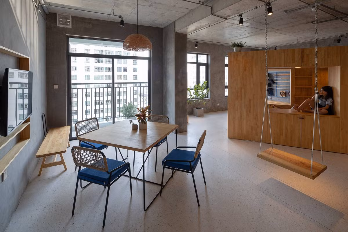 Căn hộ chung cư thiết kế nhiều cửa sổ để ánh nắng len lỏi vào từng ngóc ngách.