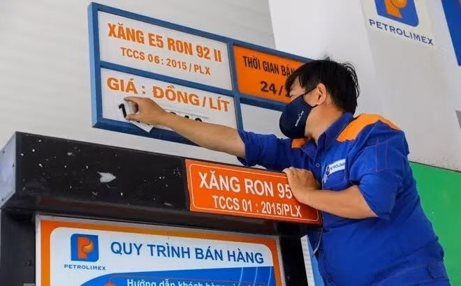 Xang E5 RON92, RON95-III dong loat tang hon 200 dong/lit