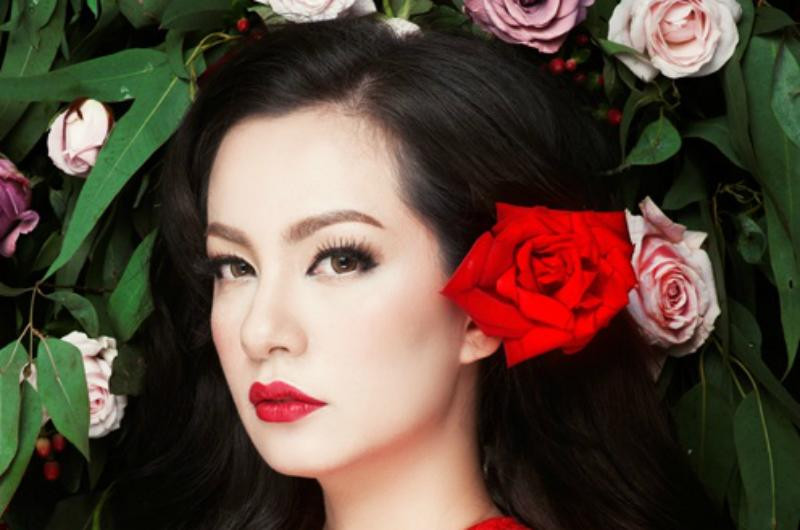 Ông trúng "tiếng sét ái tình" với Ngọc Thúy khi cô cùng ekip tới biệt thự của ông chụp ảnh. Cặp đôi kết hôn năm 2006 chỉ sau 7 ngày quen biết. Tháng 8/2007, cả hai ra tòa ký giấy ly hôn. Ảnh: Internet