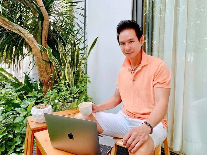 Không gian làm việc giữa thiên nhiên của Lý Hải. Nguồn ảnh: FBNV.