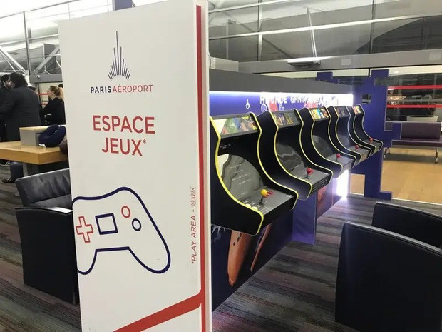 Sân bay ở thủ đô Paris (Pháp) lắp đặt cả hệ thống máy chơi game cho hành khách giết thời gian trong quá trình chờ đợi.