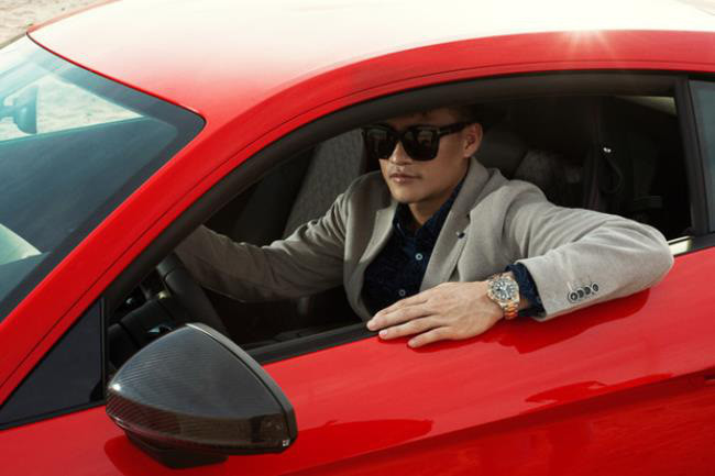 Không kém cạnh bà xã, Công Vinh sở hữu chiếc đồng hồ Rolex Master 2 với giá 14.000 USD (hơn 300 triệu đồng). Ảnh: Dân Việt