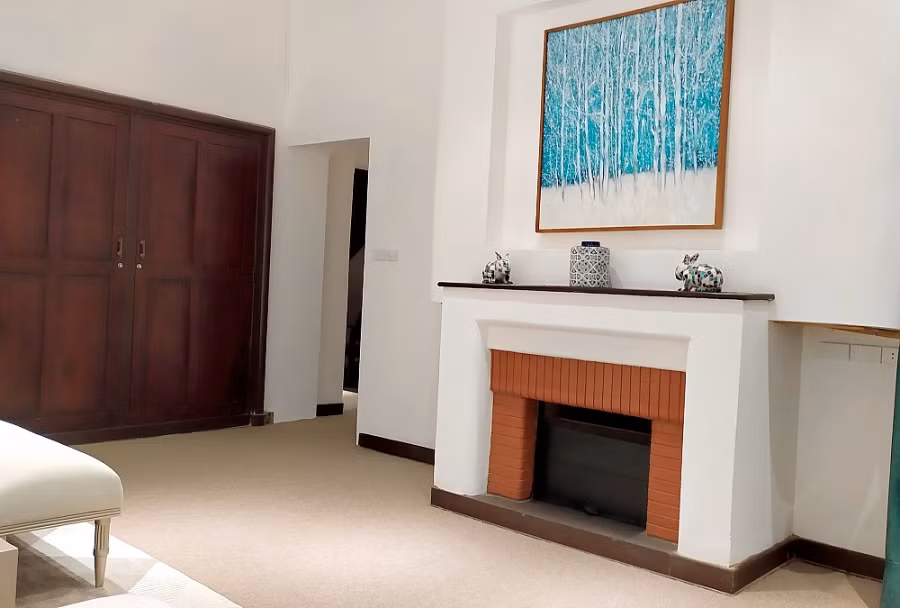 Lò sưởi trong mỗi căn phòng theo kiến trúc phương Tây. Ảnh: Lao động thủ đô.