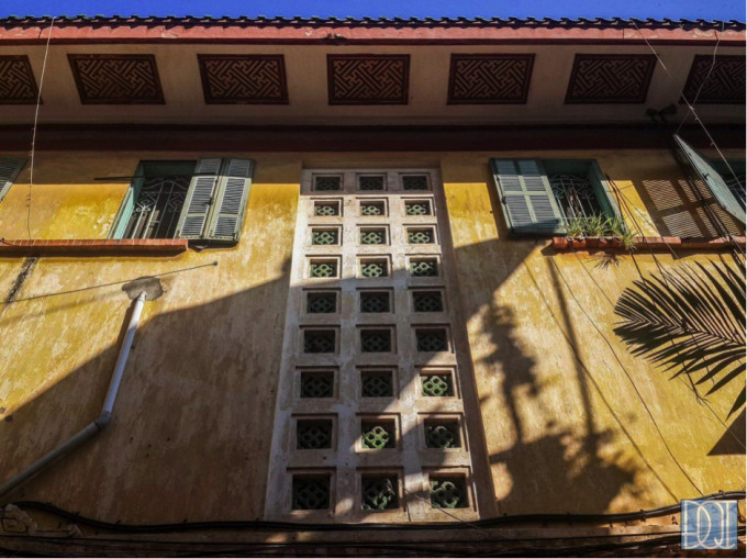 Bên ngoài là kiến trúc mái cung đình rồng phượng đặc trưng của kiến trúc phương Đông. Đây là các hoạ tiết chỉ có bậc vua chúa mới được phép trang trí. Ảnh: Công luận.