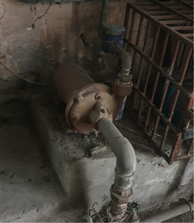 Máy bơm nước sản xuất tại Pháp đã trăm tuổi, đến giờ vẫn hoạt động bình thường. Ảnh: Công luận