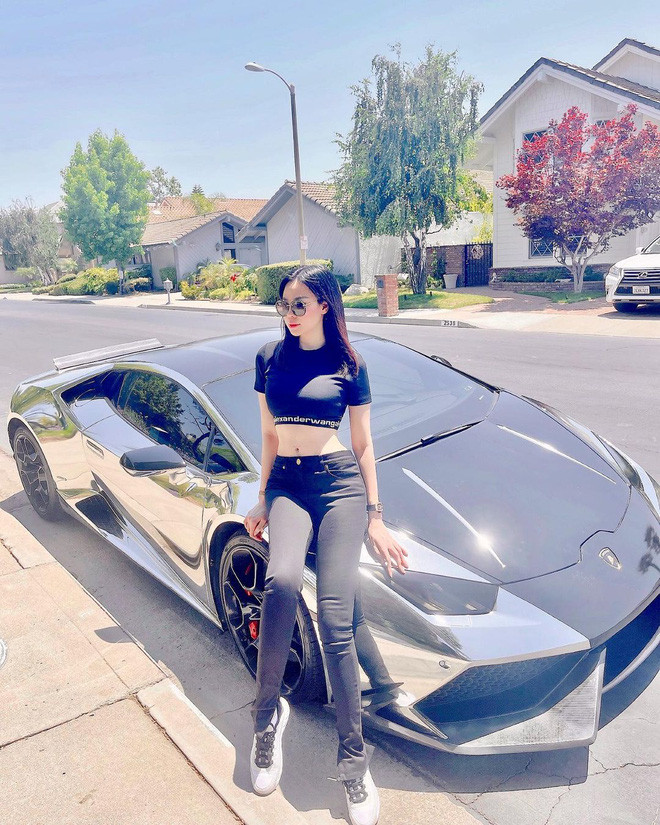 Lan Phương sở hữu bộ sưu tập siêu xe đắt đỏ ai nhìn vào cũng phải "lóa mắt".