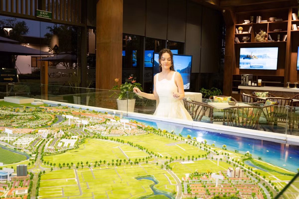 Được biết, nhà phố liền kề mà Phạm Quỳnh Anh mua tặng con nằm trên đảo.