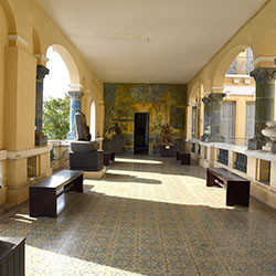 Tòa nhà do kiến trúc sư người Pháp Rivera thiết kế, có diện tích khoảng 4.000m2, xây dựng năm 1929 và hoàn thành sau 5 năm. Ảnh: Baotangmythuattphcm.