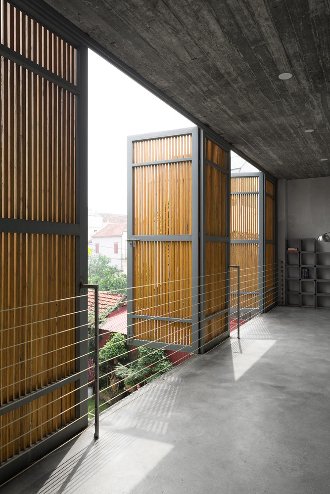 Bản chất của căn nhà là không gian mở, ranh giới giữa bên trong và bên ngoài đang dần xóa nhòa để tạo ra sự kết nối giữa con người với thiên nhiên.