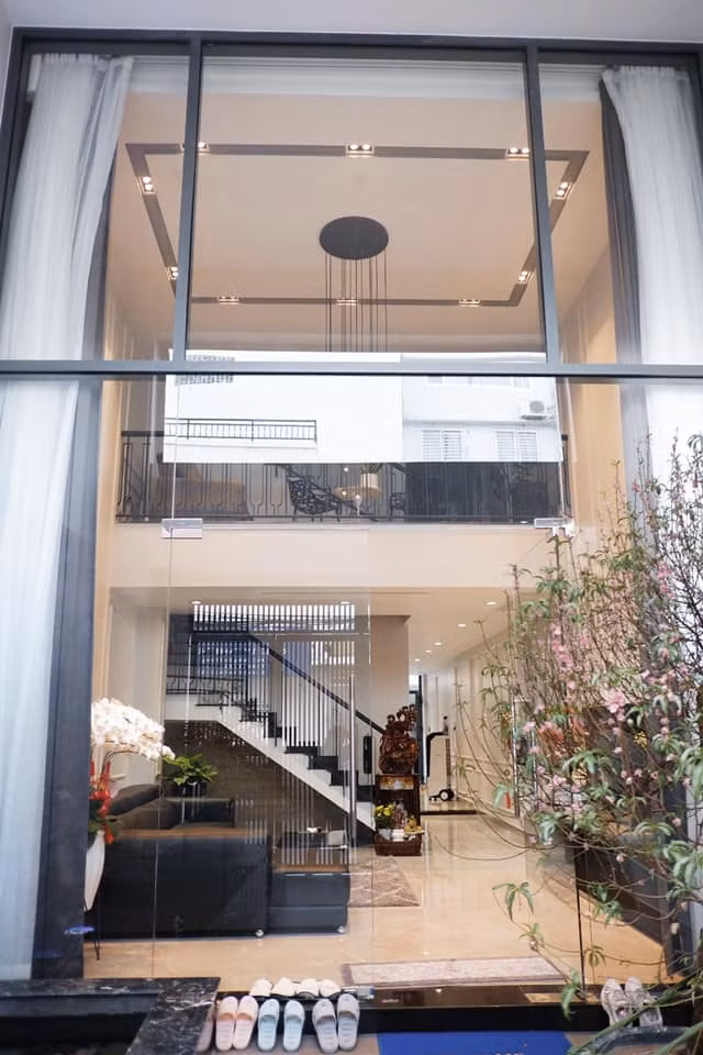 Mới đây, ca sĩ Bảo Anh khoe loạt ảnh về căn nhà mới xây tặng bố mẹ. Ảnh: FBNV