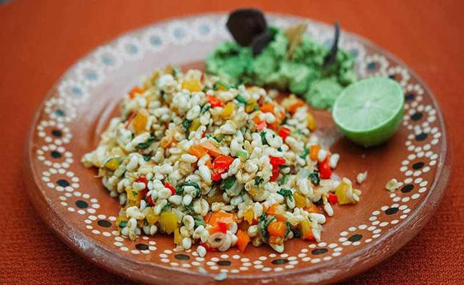 Tại Mexico, Escamoles là món ăn khá phổ biến nhưng lại có giá thành rất cao, dao động từ 35 - 100 USD/kg.