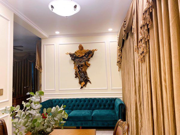 Khu vực thờ chúa trang nghiêm. Ảnh: Thoidaiplus