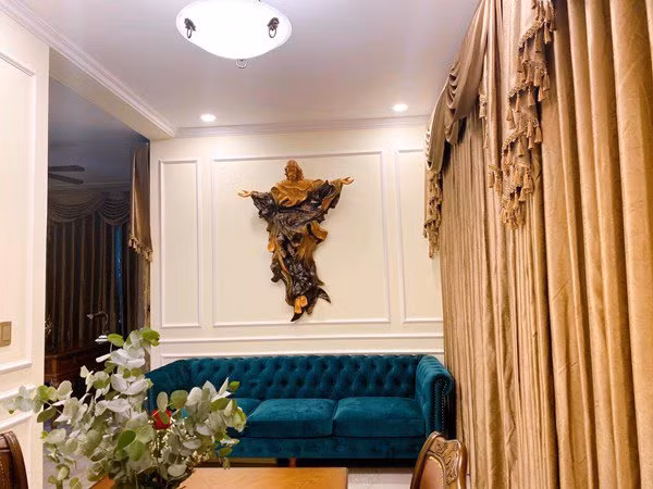 Khu vực thờ chúa trang nghiêm. Ảnh: Thoidaiplus