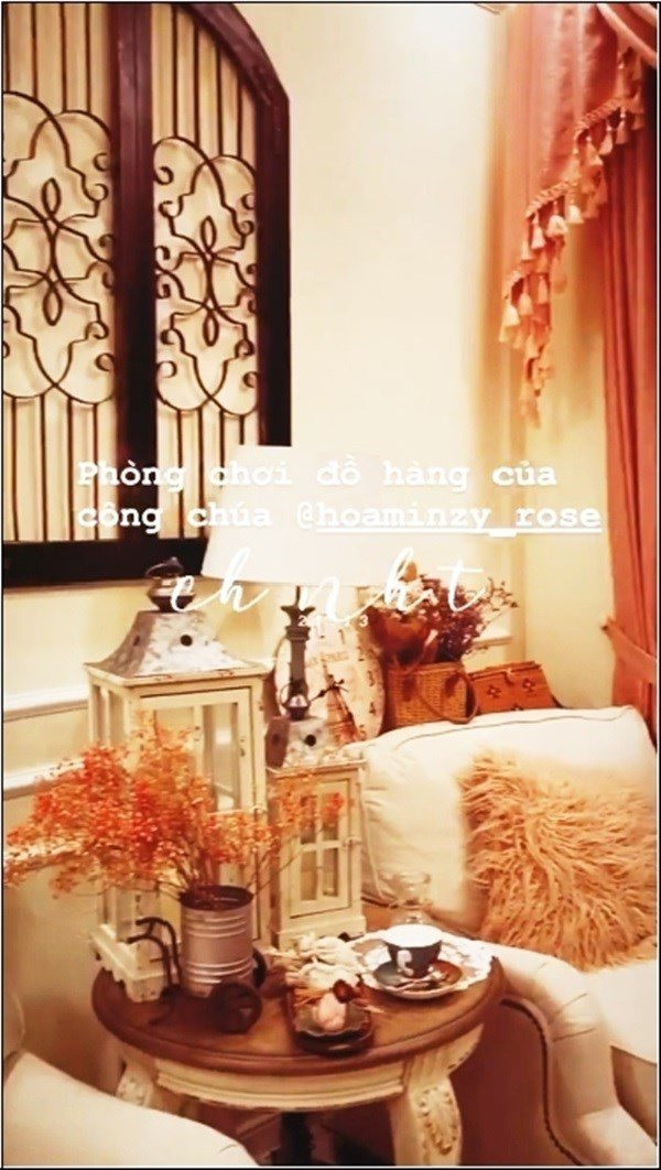 Một góc phòng của ca sĩ Hòa Minzy dễ thương như công chúa. Ảnh: Instagram
